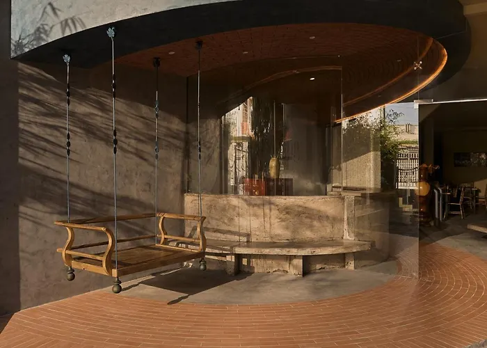 Tong Boutique *